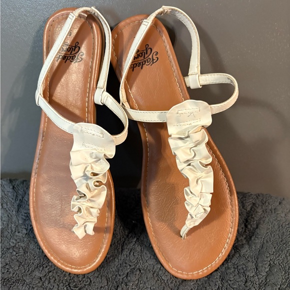 Faded Glory Shoes - Women’s FADED GLORY cream leather ruffled strap sandals SIZE 6